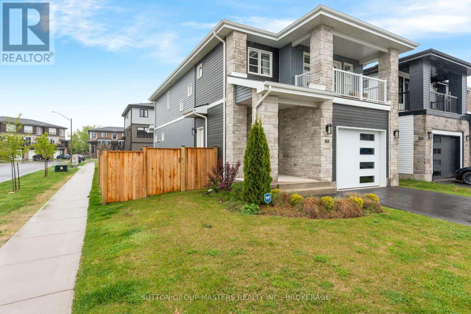 11 WALDEN POND DRIVE — Loyalist (Amherstview), Ontario - Photo 2 of 40