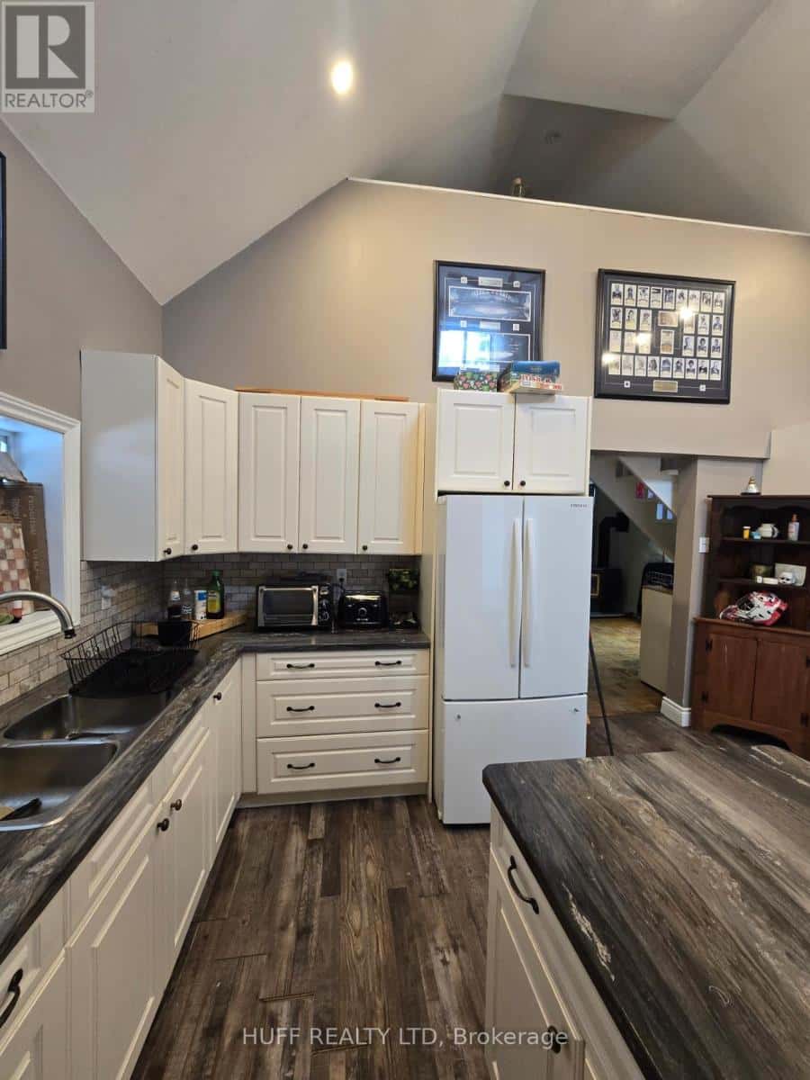 15 EIGHTH AVENUE — Englehart, Ontario - Photo 5 of 21