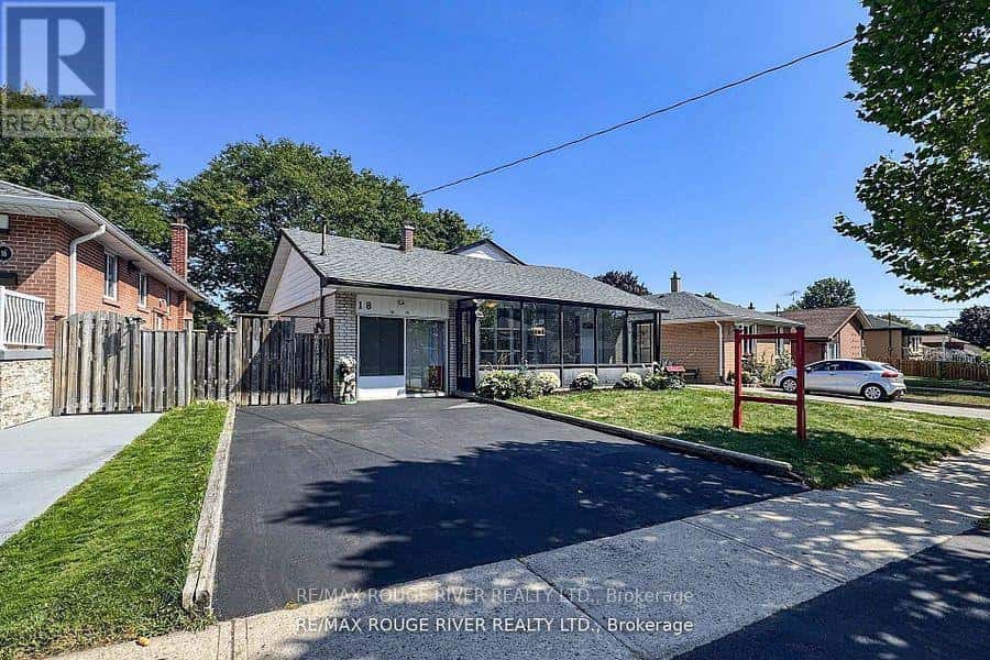 18 DARLINGSIDE DRIVE — Toronto (West Hill), Ontario - Photo 2 of 34