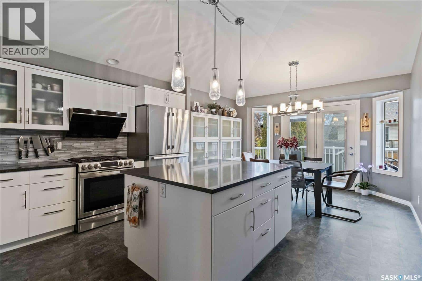 506 Kucey CRESCENT — Saskatoon, Saskatchewan - Photo 4 of 28