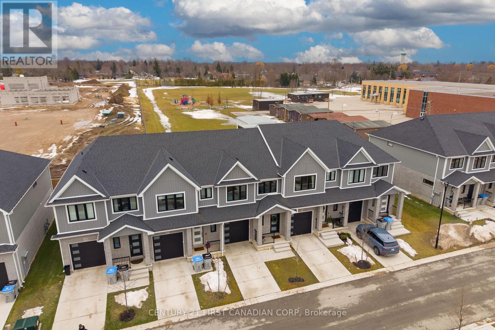 35 - 17 NICHOLSON STREET — Lucan Biddulph (Lucan), Ontario - Main photo