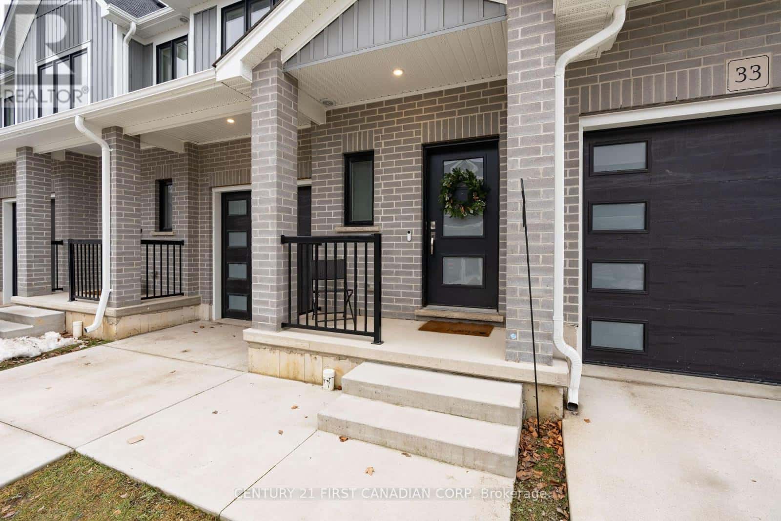 35 - 17 NICHOLSON STREET — Lucan Biddulph (Lucan), Ontario - Photo 3 of 34