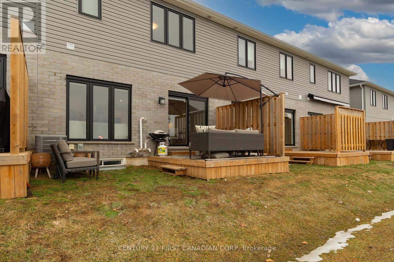 35 - 17 NICHOLSON STREET — Lucan Biddulph (Lucan), Ontario - Photo 5 of 34