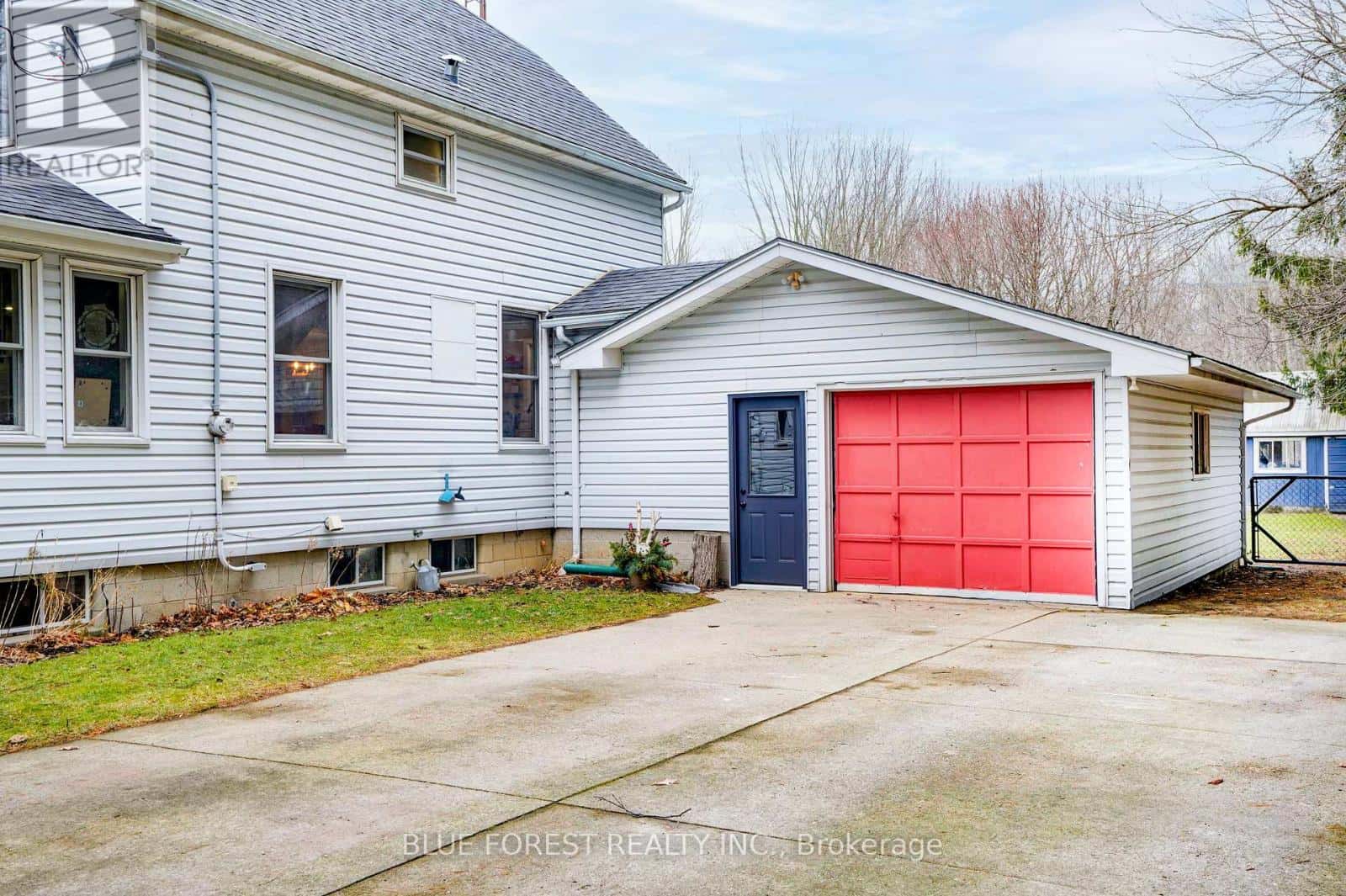 9868 GRAHAM ROAD — West Elgin (West Lorne), Ontario - Photo 4 of 49