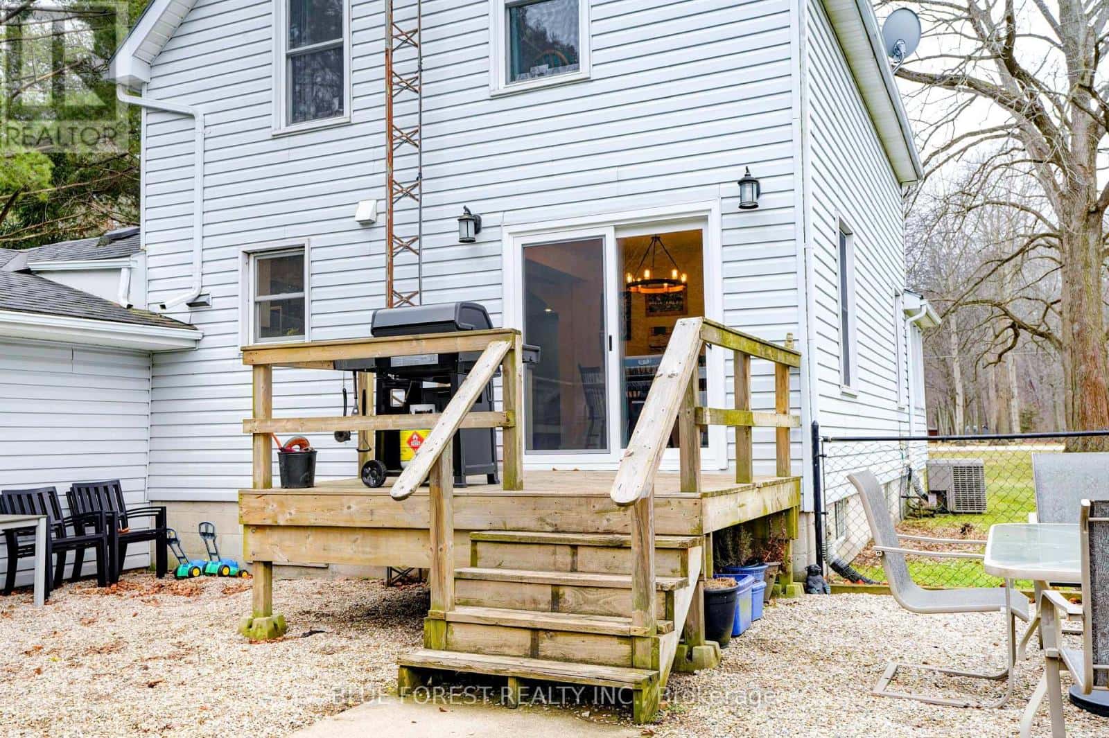 9868 GRAHAM ROAD — West Elgin (West Lorne), Ontario - Photo 5 of 49