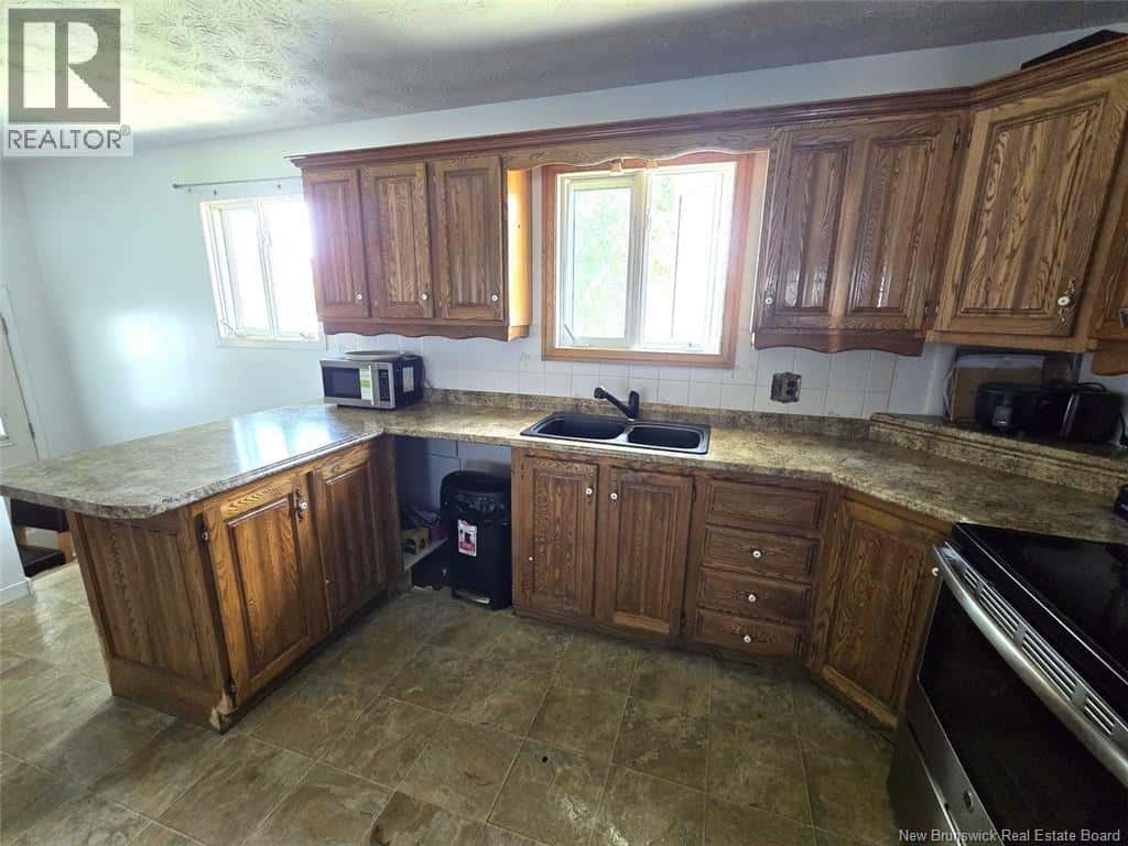 56 32th Avenue — Edmundston, New Brunswick - Photo 3 of 42