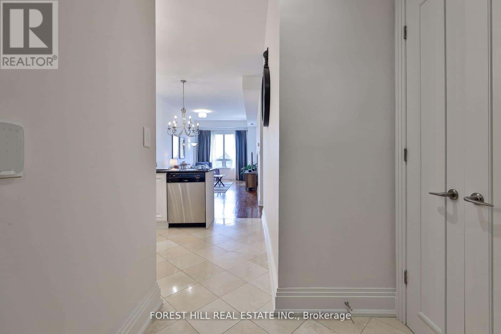 1006 - 99 AVENUE ROAD — Toronto (Annex), Ontario - Photo 2 of 31