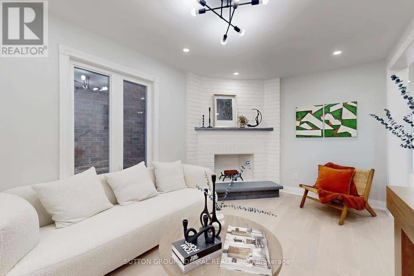 31 WHITNEY PLACE — Vaughan (Lakeview Estates), Ontario - Photo 2 of 40