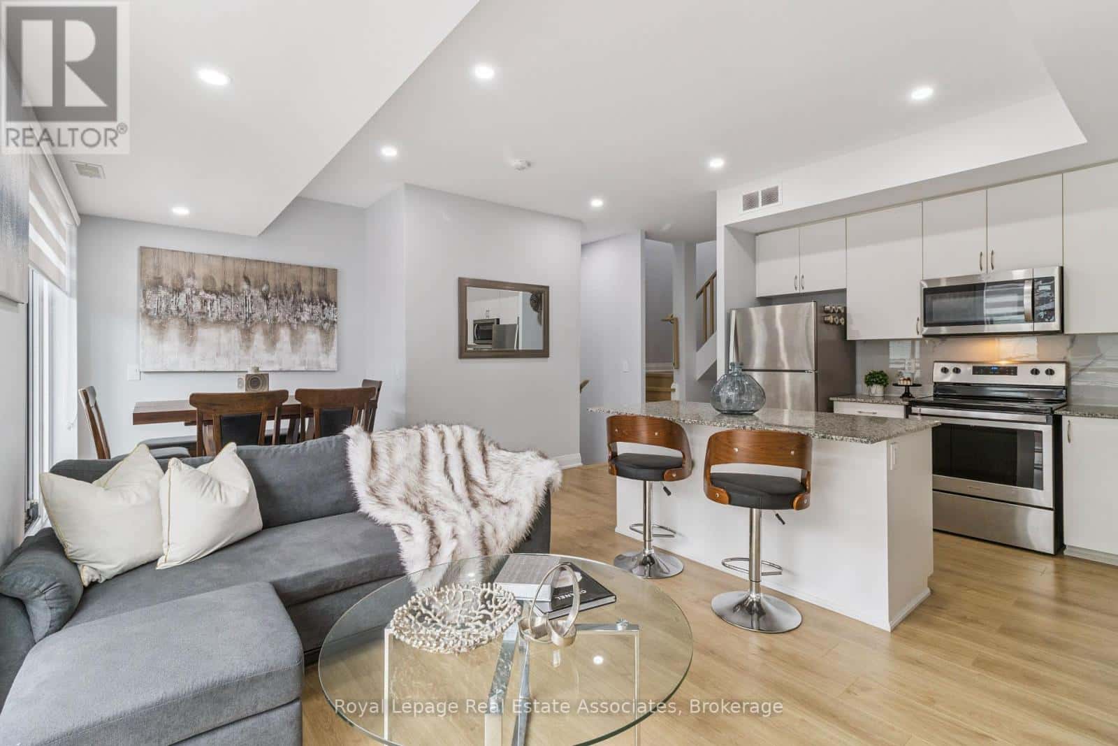 D203 - 5289 HIGHWAY 7 — Vaughan (Vaughan Grove), Ontario - Photo 2 of 18