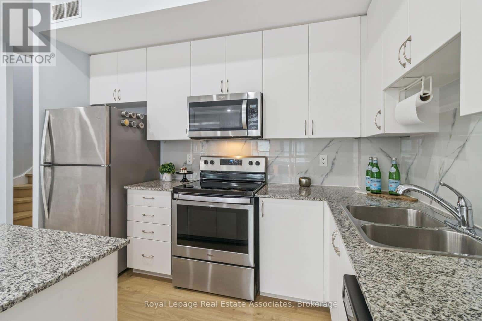 D203 - 5289 HIGHWAY 7 — Vaughan (Vaughan Grove), Ontario - Photo 4 of 18