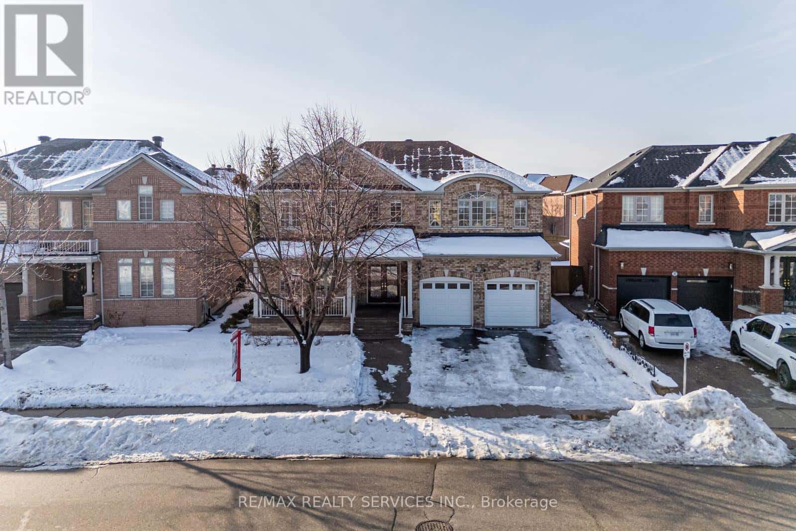 52 MOUNT ROYAL CIRCLE — Brampton (Vales of Castlemore North), Ontario - Photo 3 of 48