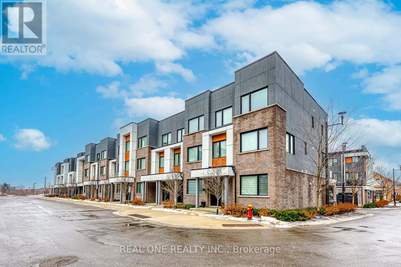 99 GROVEWOOD COMMON — Oakville (GO Glenorchy), Ontario - Photo 2 of 45