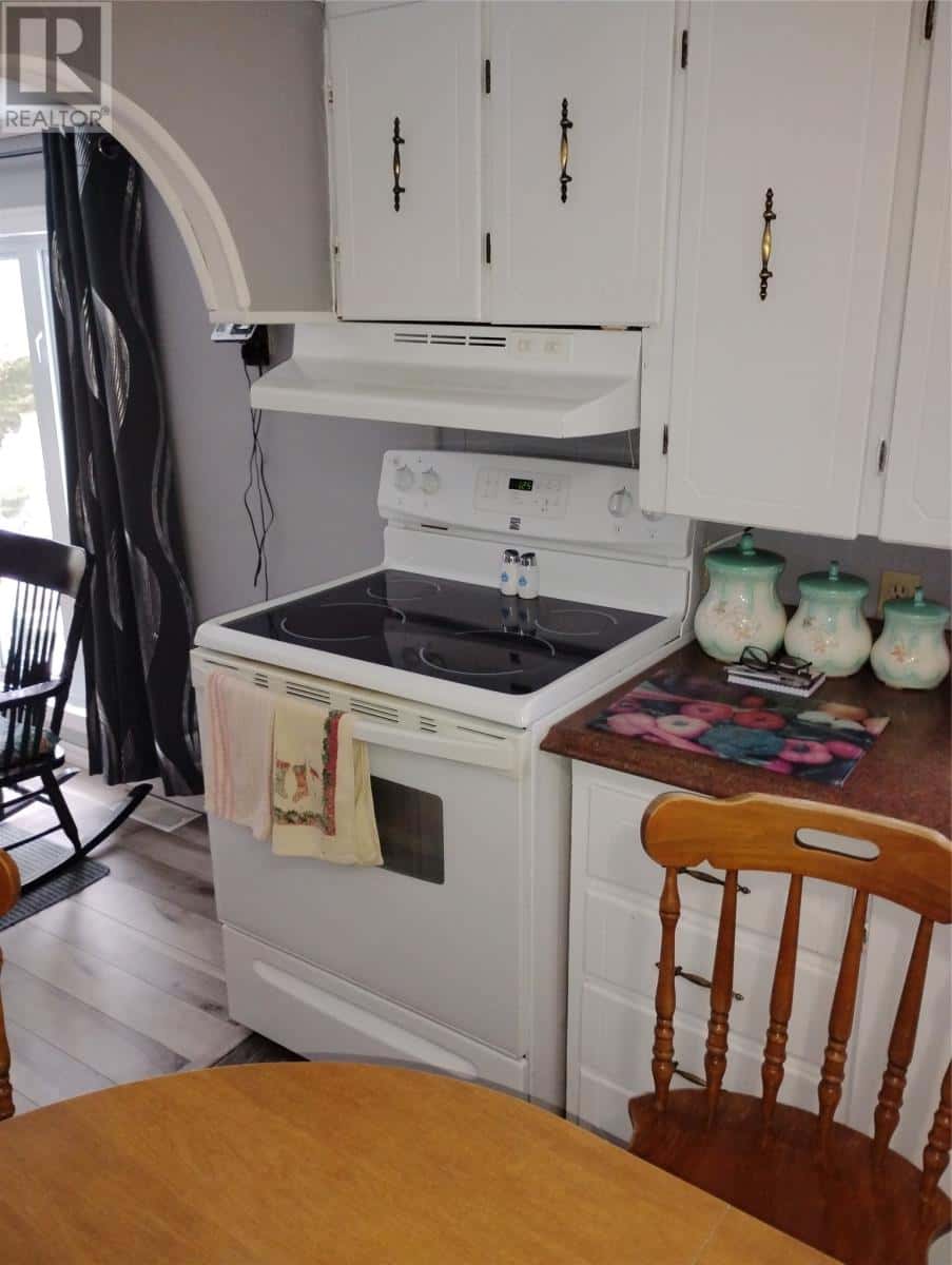 18 Parkview Road — Parkview, Newfoundland & Labrador - Photo 3 of 36