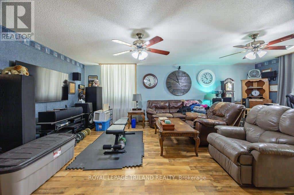 8 WELDON AVENUE — St. Thomas, Ontario - Photo 5 of 25