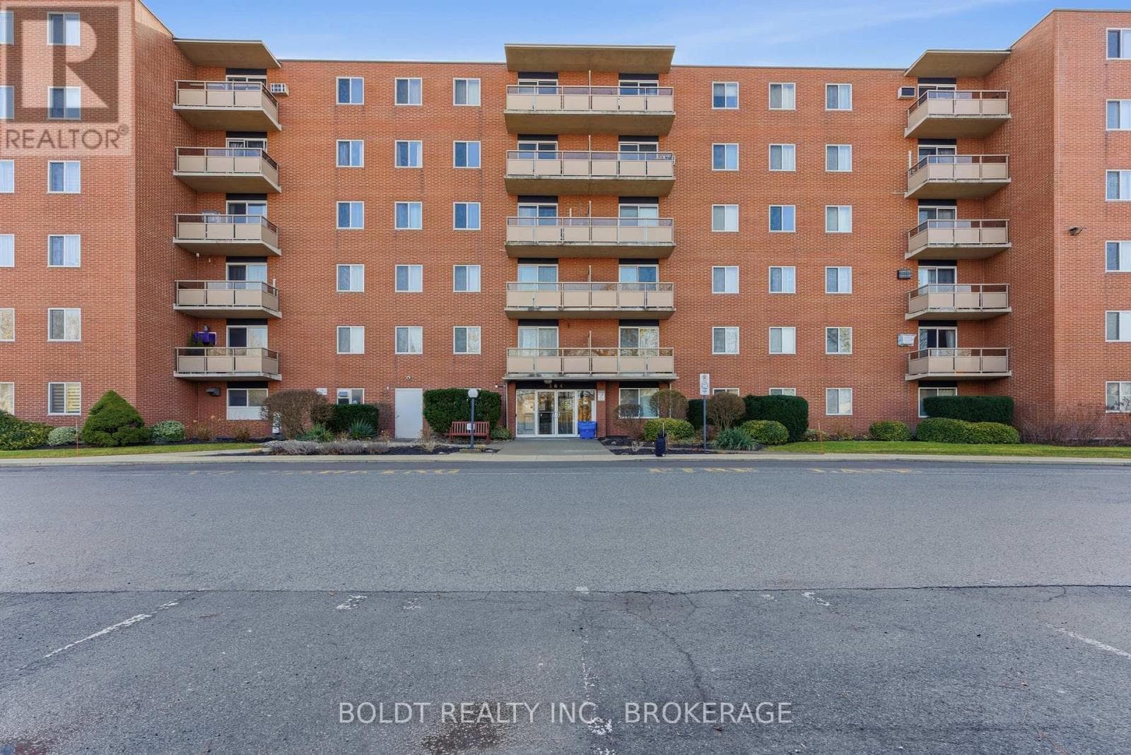 107 - 264 GRANTHAM AVENUE — St. Catharines (Carlton/Bunting), Ontario - Main photo