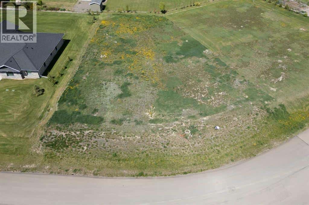 46 Pebblecreek Cove — Raymond, Alberta - Photo 2 of 10