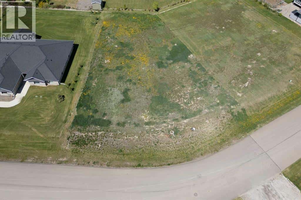 46 Pebblecreek Cove — Raymond, Alberta - Photo 3 of 10