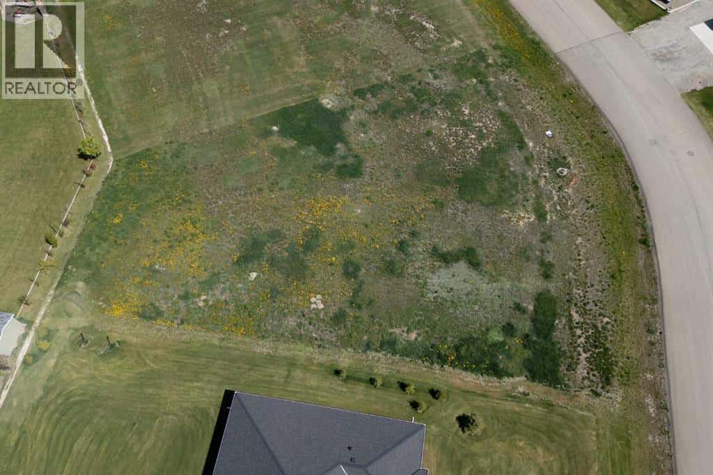 46 Pebblecreek Cove — Raymond, Alberta - Photo 4 of 10