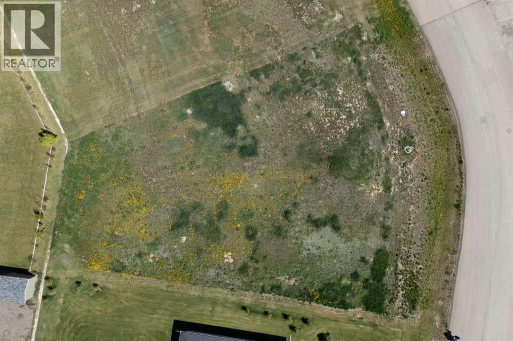 46 Pebblecreek Cove — Raymond, Alberta - Photo 5 of 10