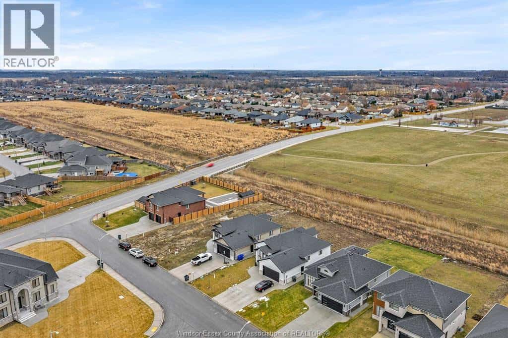 121 Kingsbridge DRIVE — Amherstburg, Ontario - Photo 4 of 44