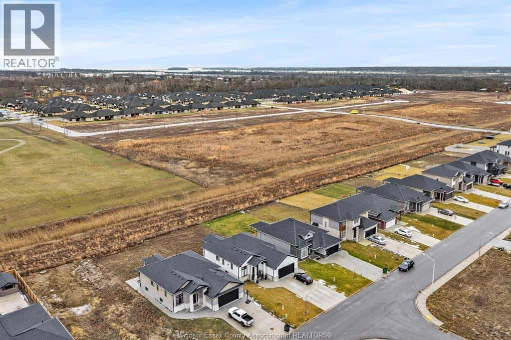 121 Kingsbridge DRIVE — Amherstburg, Ontario - Photo 3 of 44