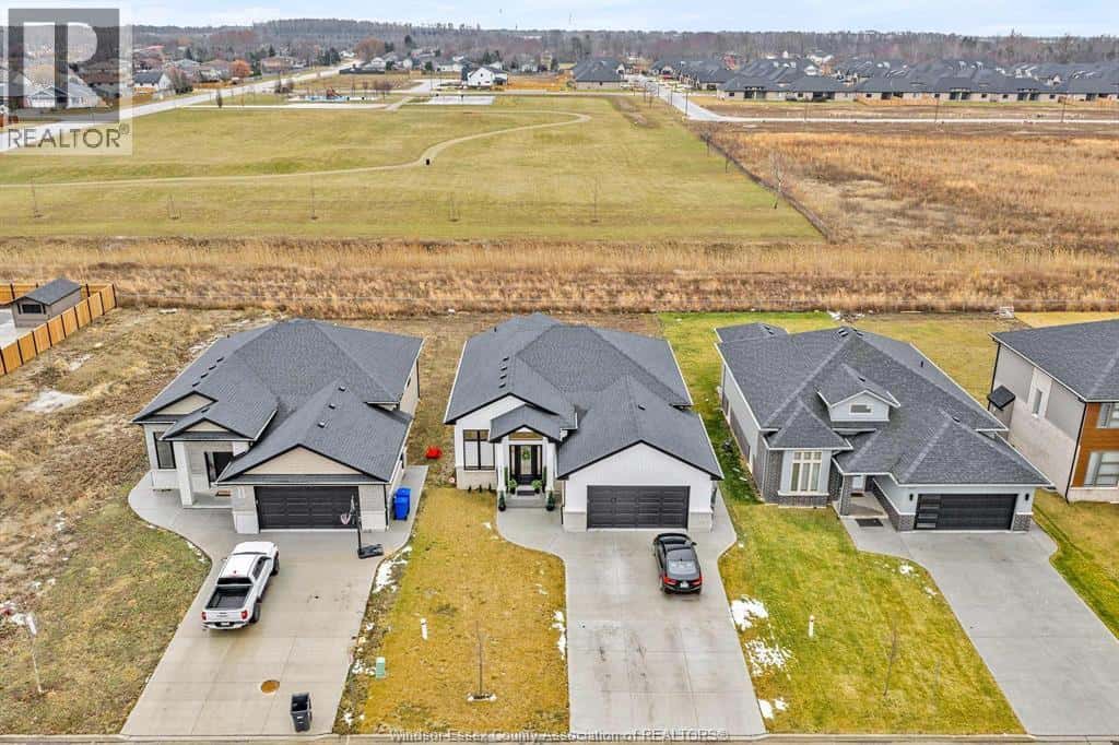 121 Kingsbridge DRIVE — Amherstburg, Ontario - Photo 2 of 44