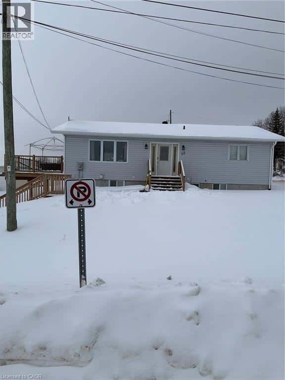 22 BEACH Boulevard — New Liskeard, Ontario - Photo 5 of 29