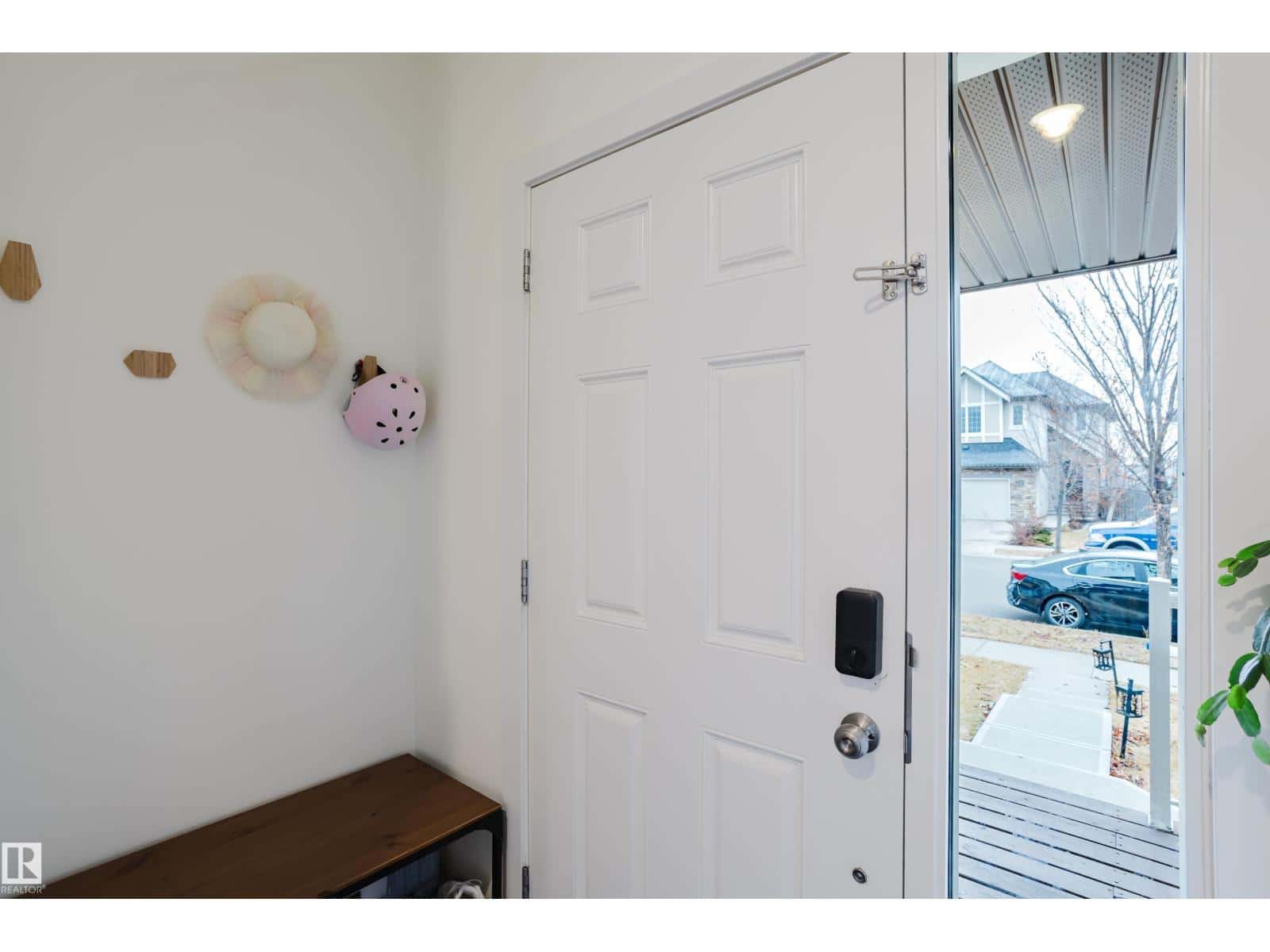 2124 GLENRIDDING WY SW — Edmonton, Alberta - Photo 4 of 46