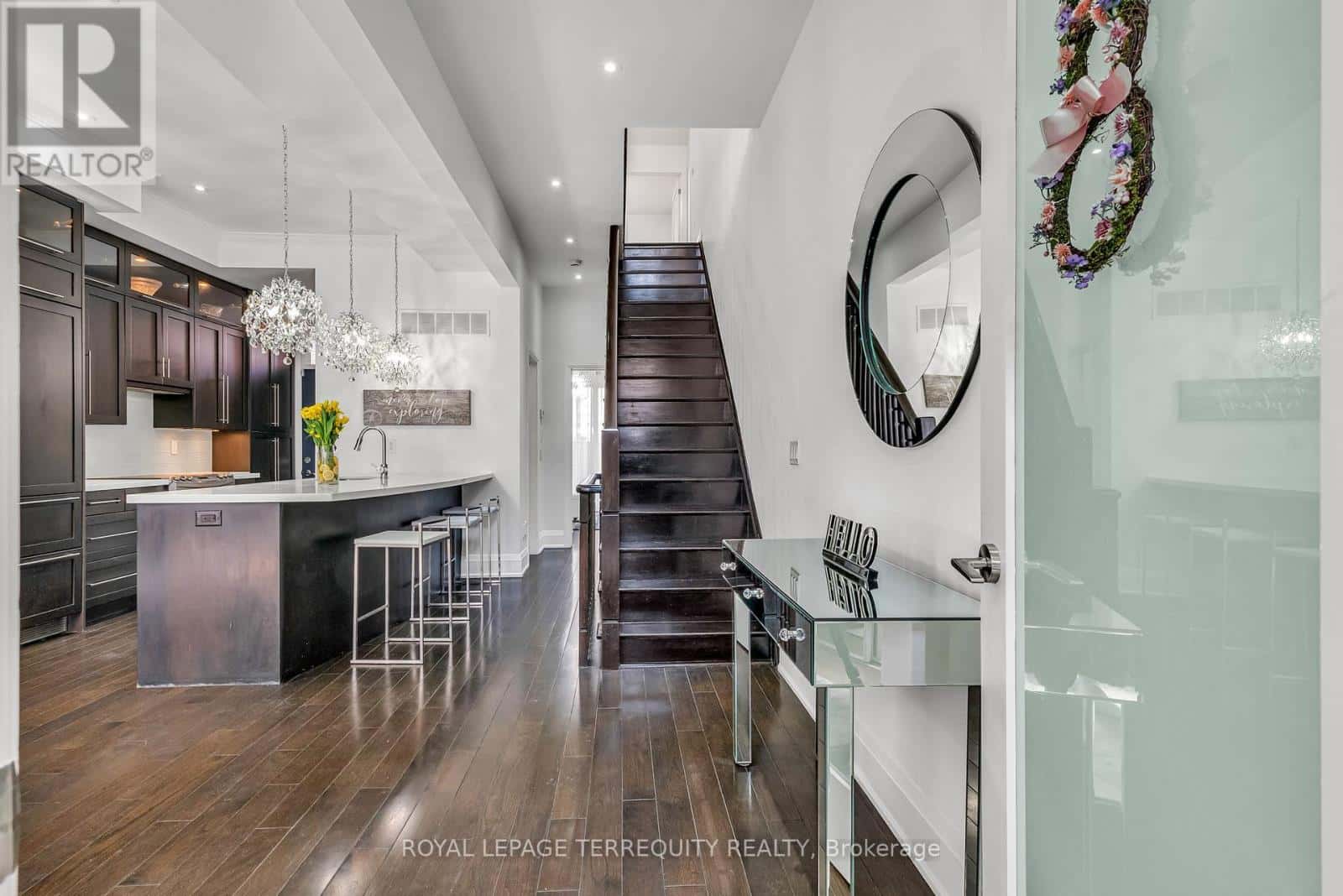 285 LISGAR STREET — Toronto (Little Portugal), Ontario - Photo 3 of 40