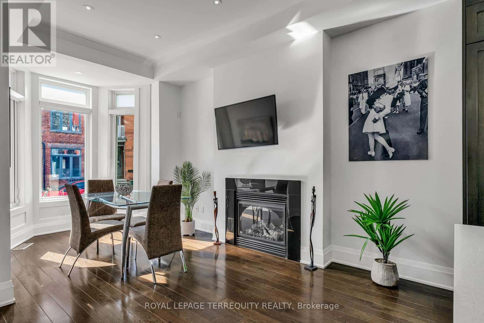 285 LISGAR STREET — Toronto (Little Portugal), Ontario - Photo 4 of 40