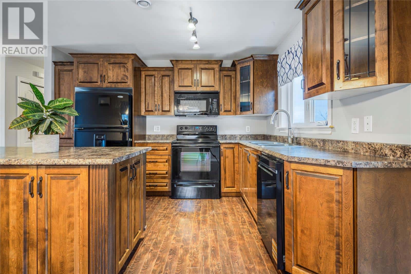 9 Goldust Place — Conception Bay South, Newfoundland & Labrador - Photo 2 of 35