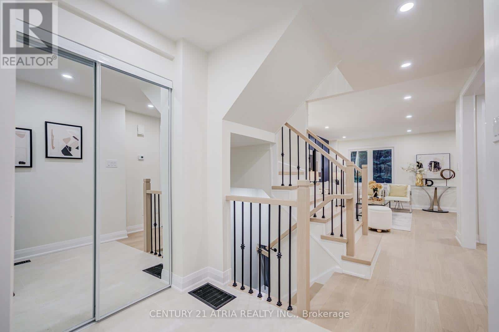 10 - 590 SANDHURST CIRCLE — Toronto (Agincourt North), Ontario - Photo 2 of 32