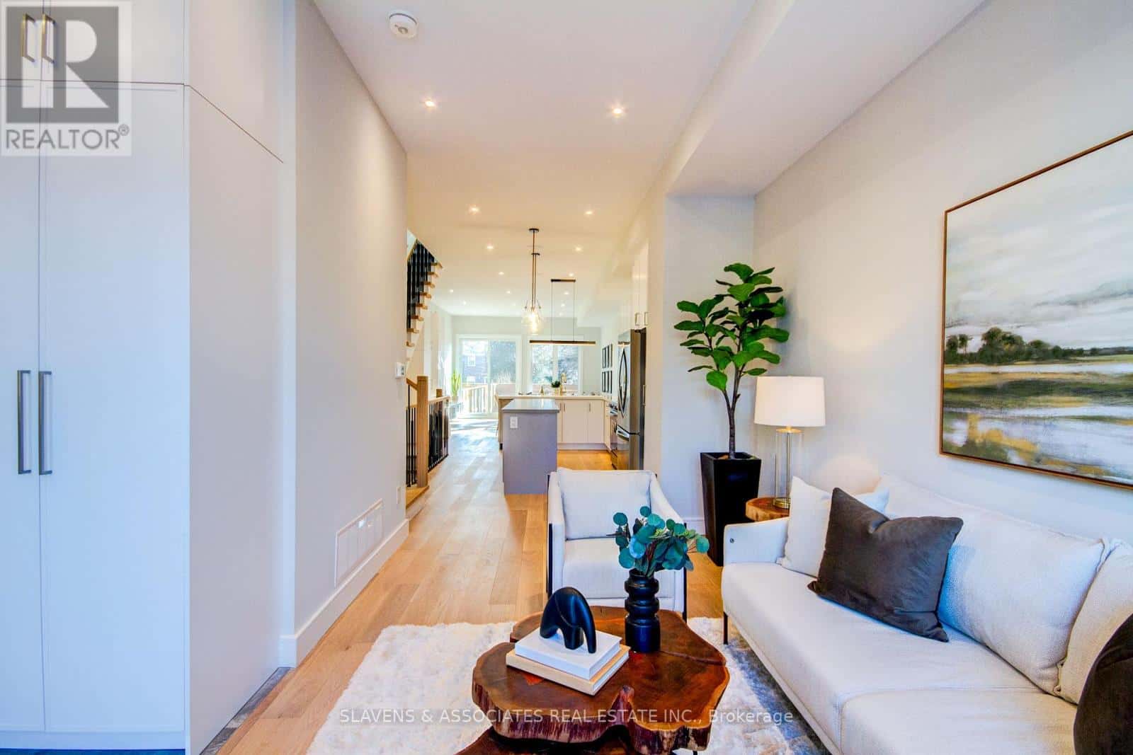 3C LINTON AVENUE — Toronto (Birchcliffe-Cliffside), Ontario - Photo 4 of 40