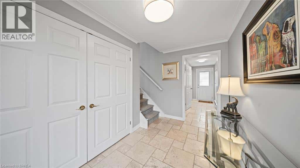 37 COLLINGDON Drive — Brantford, Ontario - Photo 4 of 38