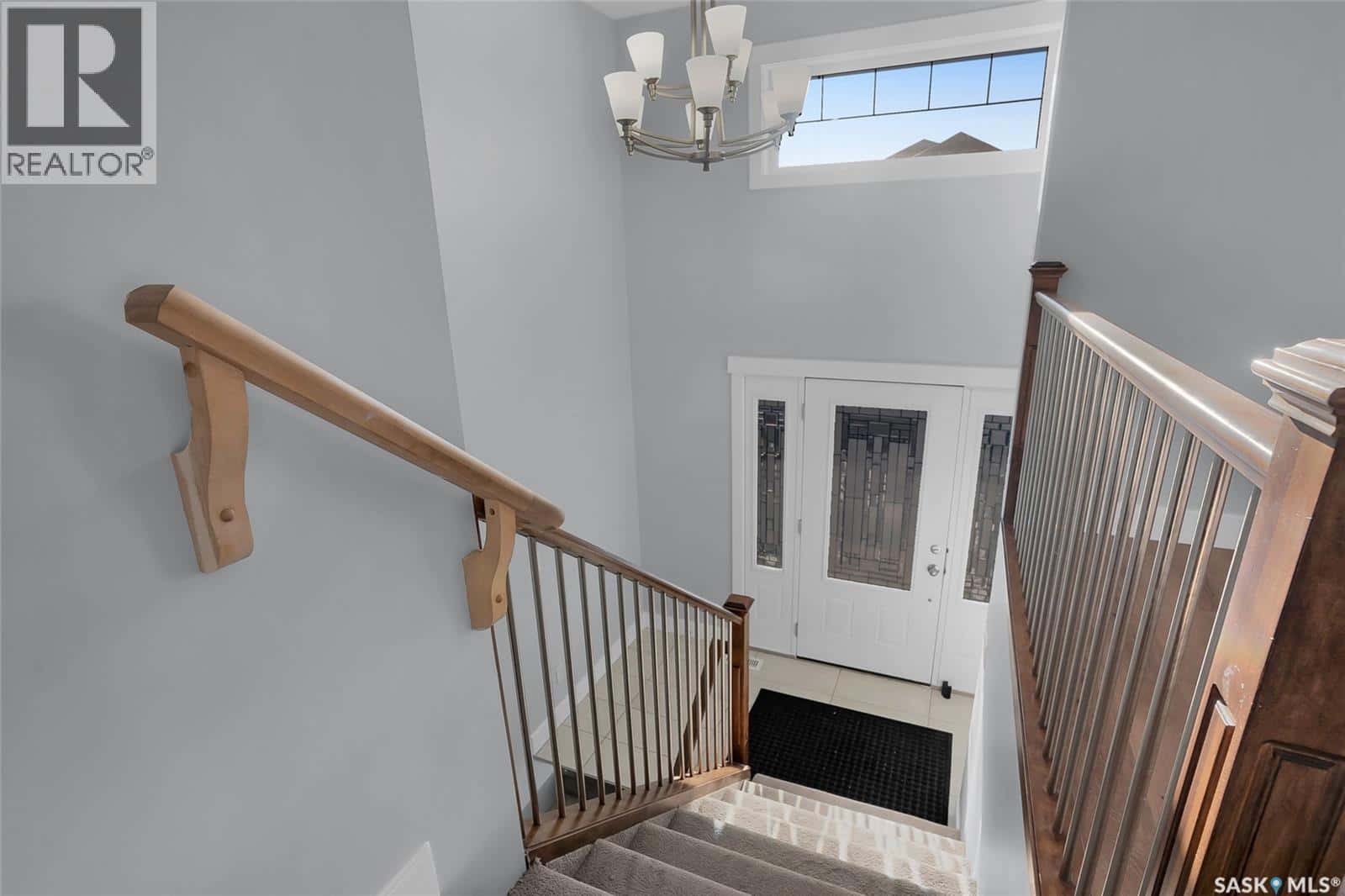 315 Eaton LANE — Saskatoon, Saskatchewan - Photo 3 of 41