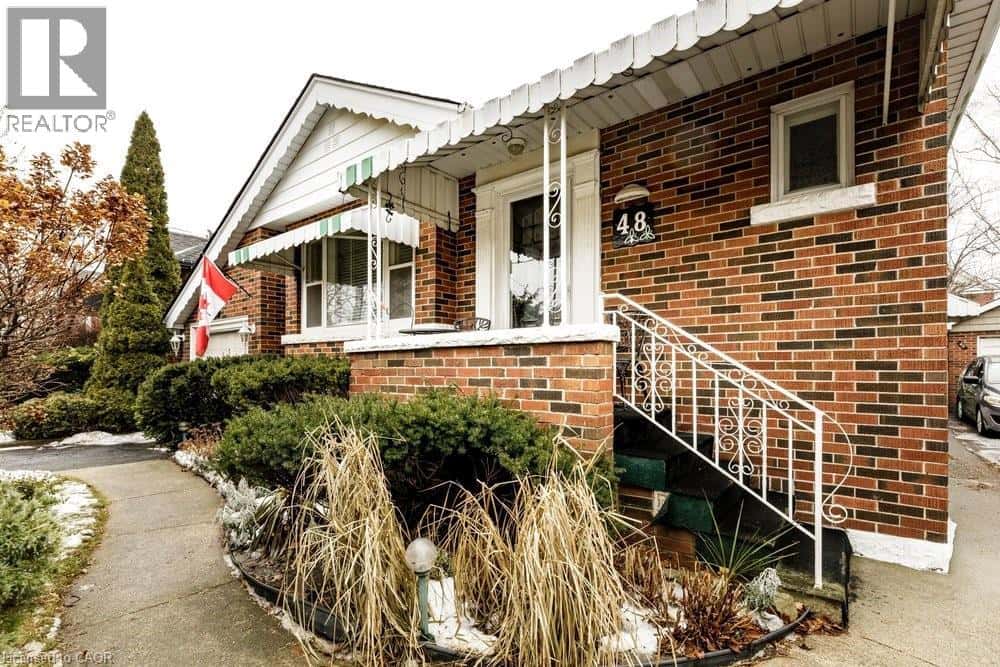 48 CROSTHWAITE Avenue S — Hamilton, Ontario - Photo 2 of 18