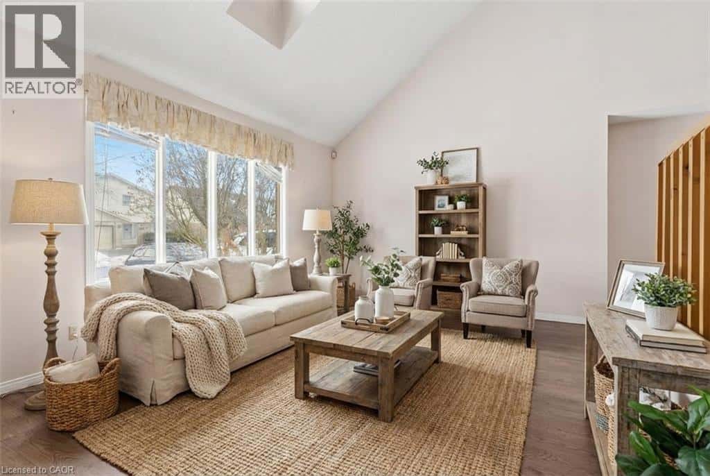 95 SCENIC WOOD Crescent — Kitchener, Ontario - Photo 3 of 18