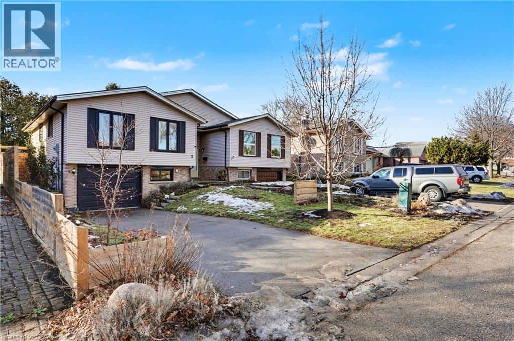 5 EQUESTRIAN Court — Brantford, Ontario - Photo 2 of 29