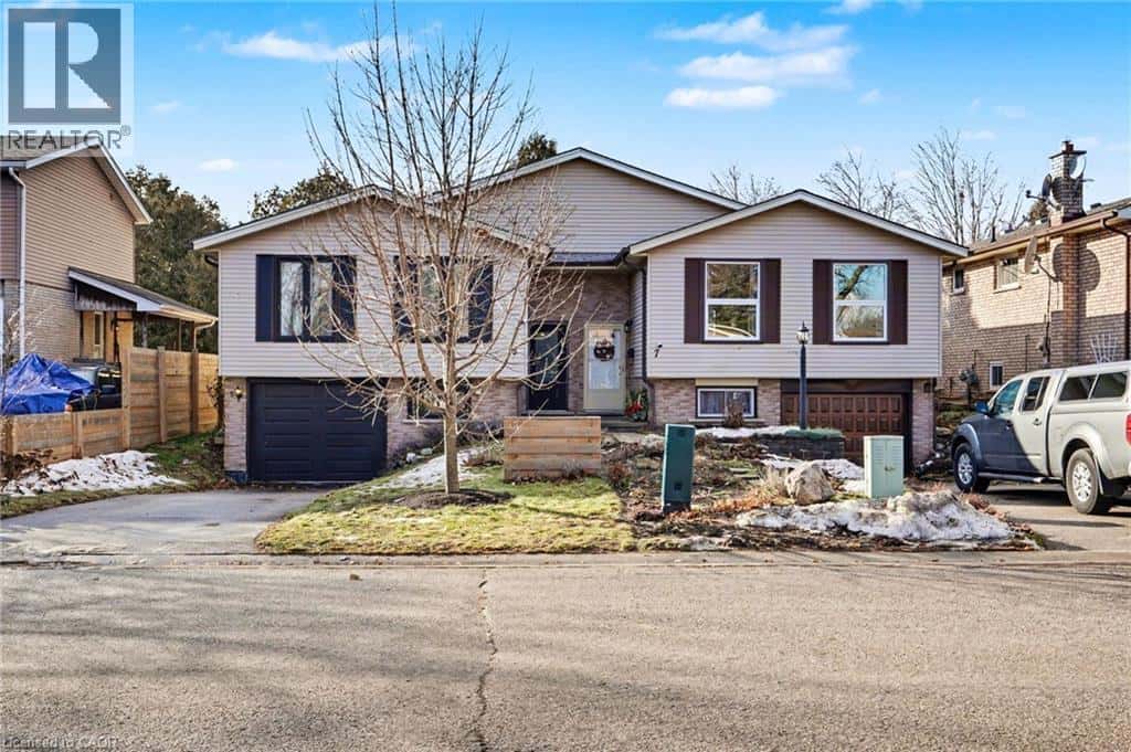 5 EQUESTRIAN Court — Brantford, Ontario - Photo 3 of 29