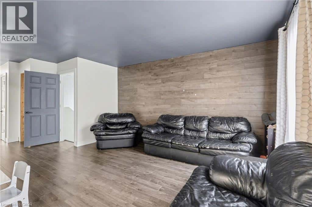 5 EQUESTRIAN Court — Brantford, Ontario - Photo 5 of 29