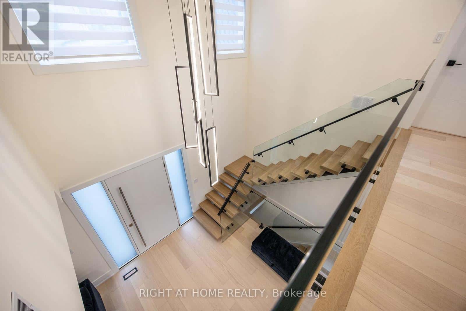 584 WALKERS LINE — Burlington (Roseland), Ontario - Photo 5 of 49