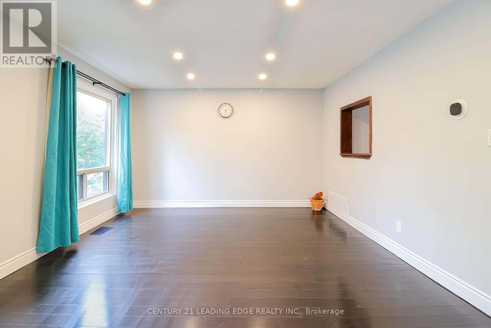 2 - 2 CARLETON PLACE — Brampton (Bramalea West Industrial), Ontario - Photo 2 of 26