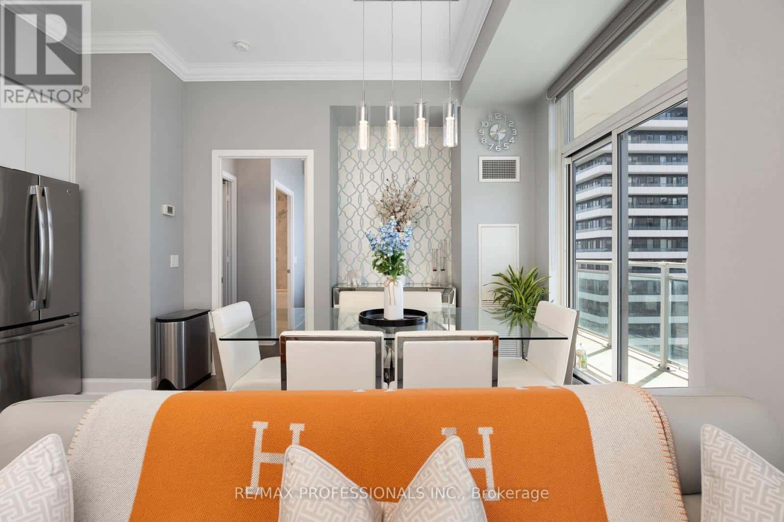 LPH3501 - 33 SHORE BREEZE DRIVE — Toronto (Mimico), Ontario - Photo 5 of 47