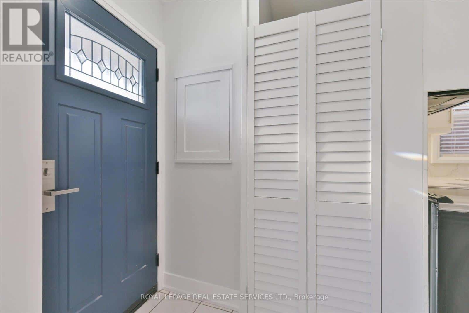 8 PRITCHARD AVENUE — Toronto (Rockcliffe-Smythe), Ontario - Photo 4 of 37