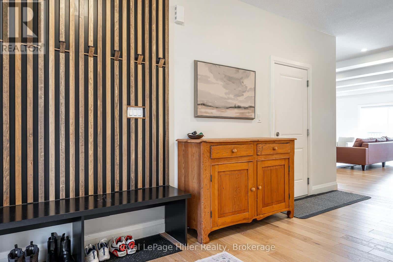 255 COBOURG STREET — Stratford, Ontario - Photo 5 of 49