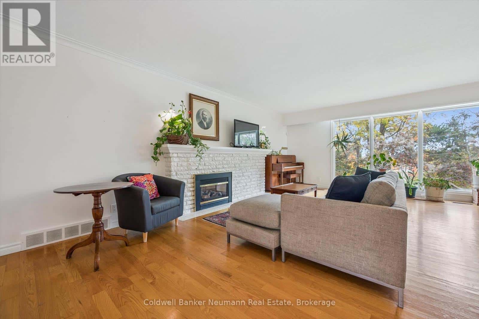 36 HARCOURT DRIVE — Guelph (Dovercliffe Park/Old University), Ontario - Photo 3 of 46