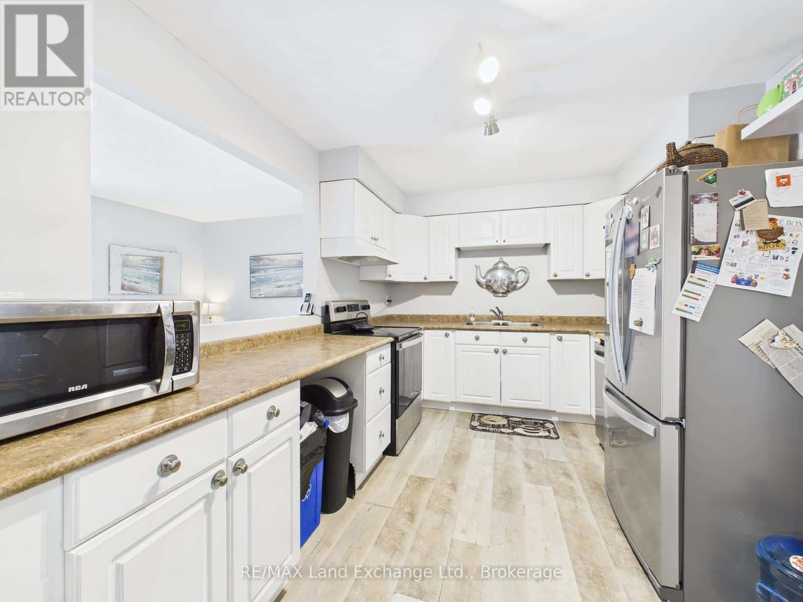 624 HUNTER STREET — Kincardine, Ontario - Photo 2 of 15