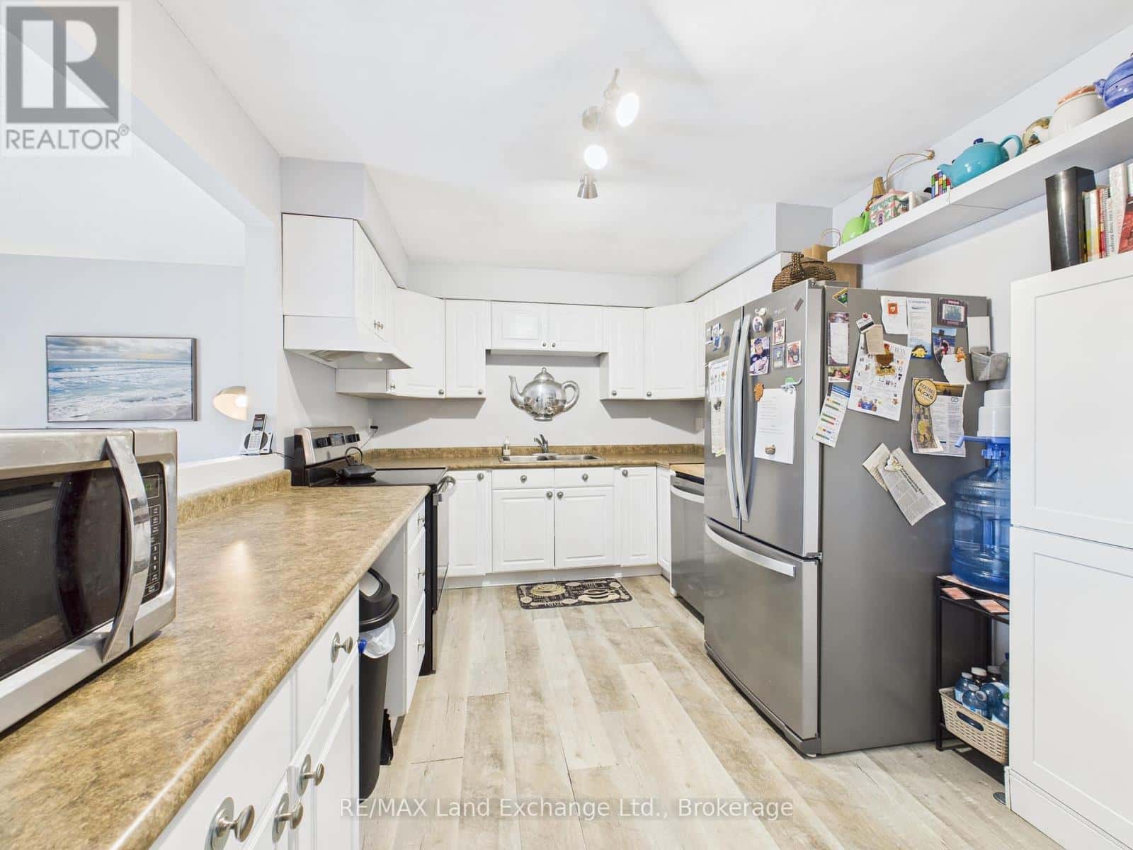 624 HUNTER STREET — Kincardine, Ontario - Photo 3 of 15