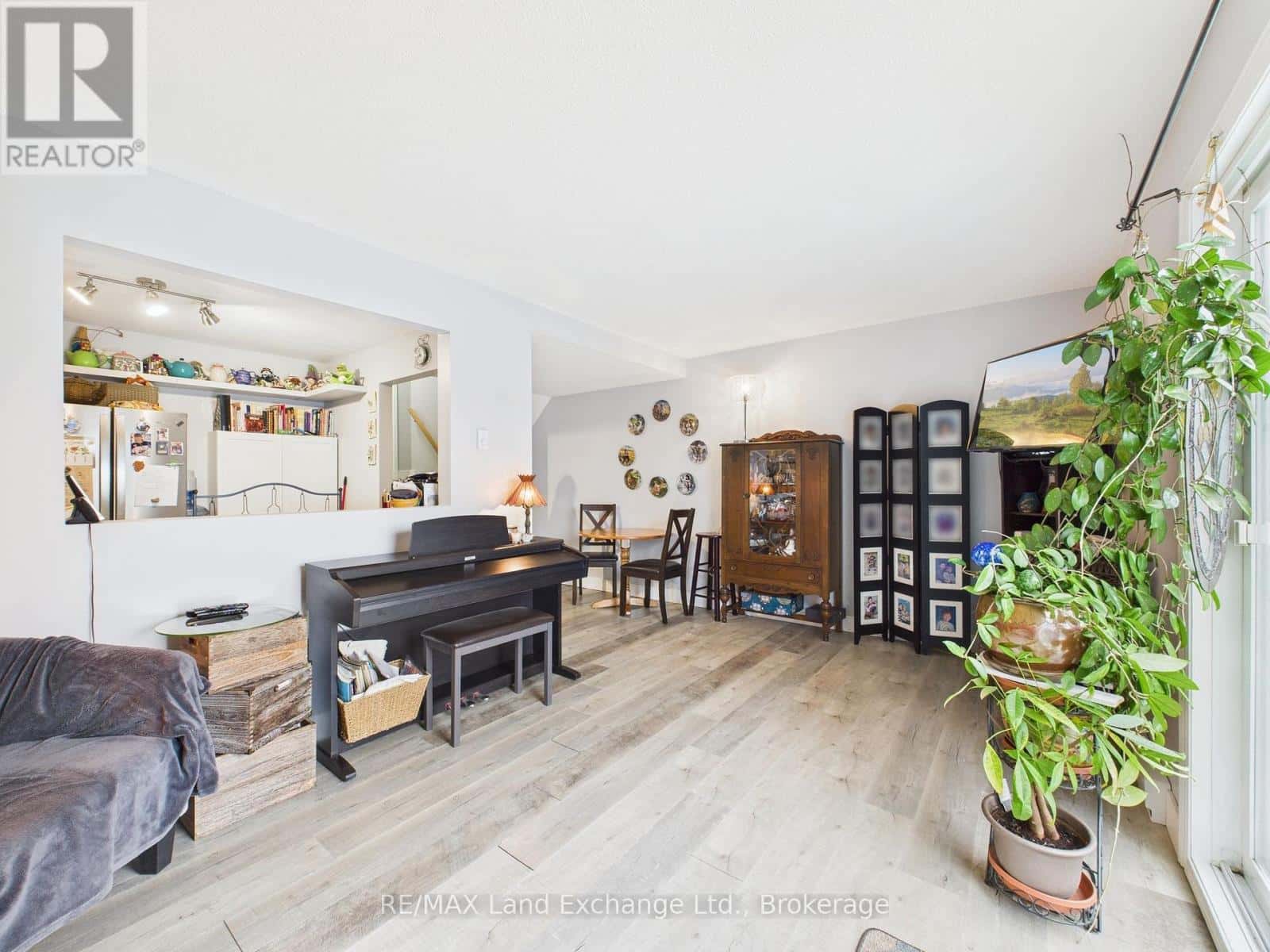 624 HUNTER STREET — Kincardine, Ontario - Photo 4 of 15