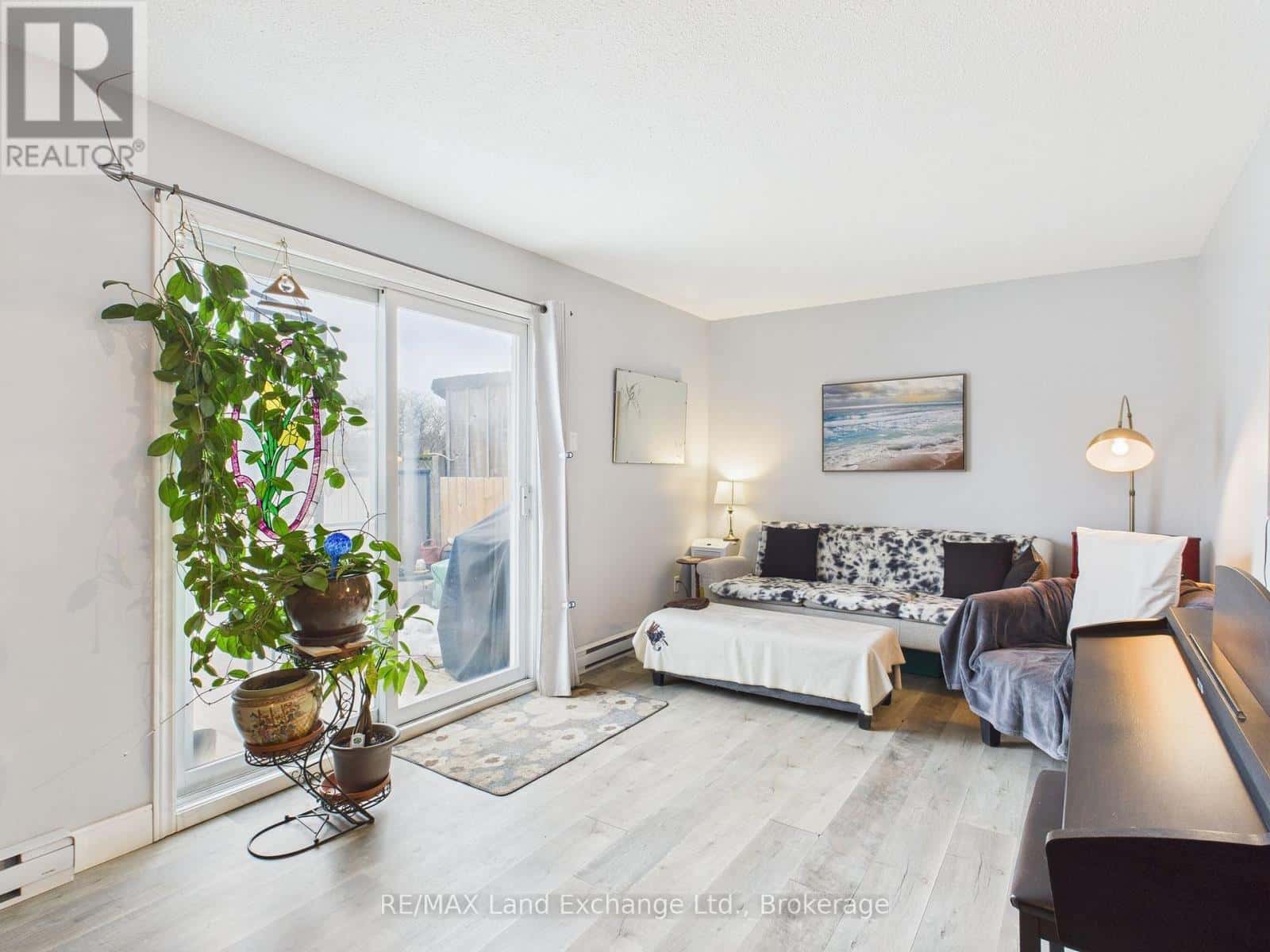 624 HUNTER STREET — Kincardine, Ontario - Photo 5 of 15